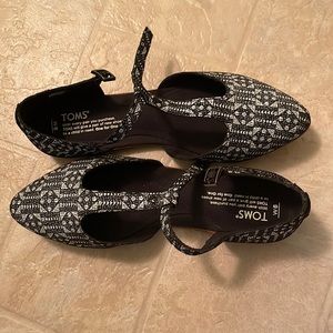 Toms flats size 8